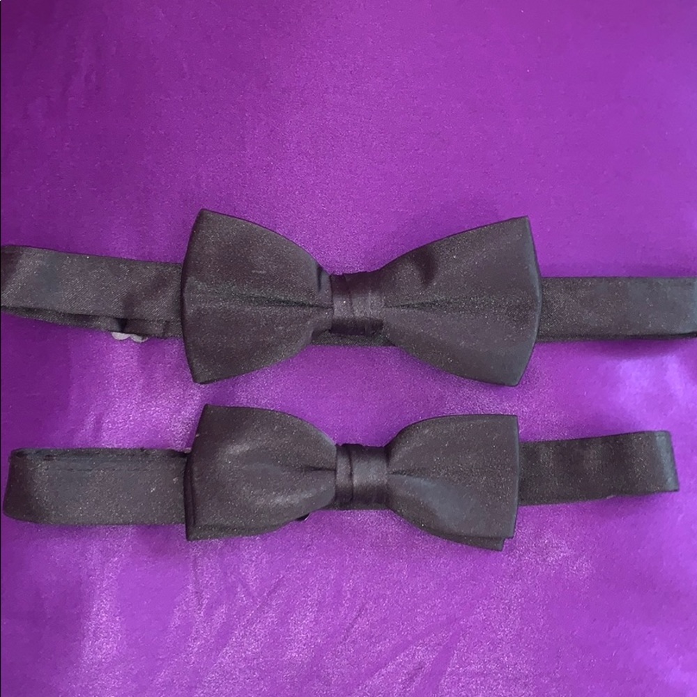 2 adjustable clip on bow ties